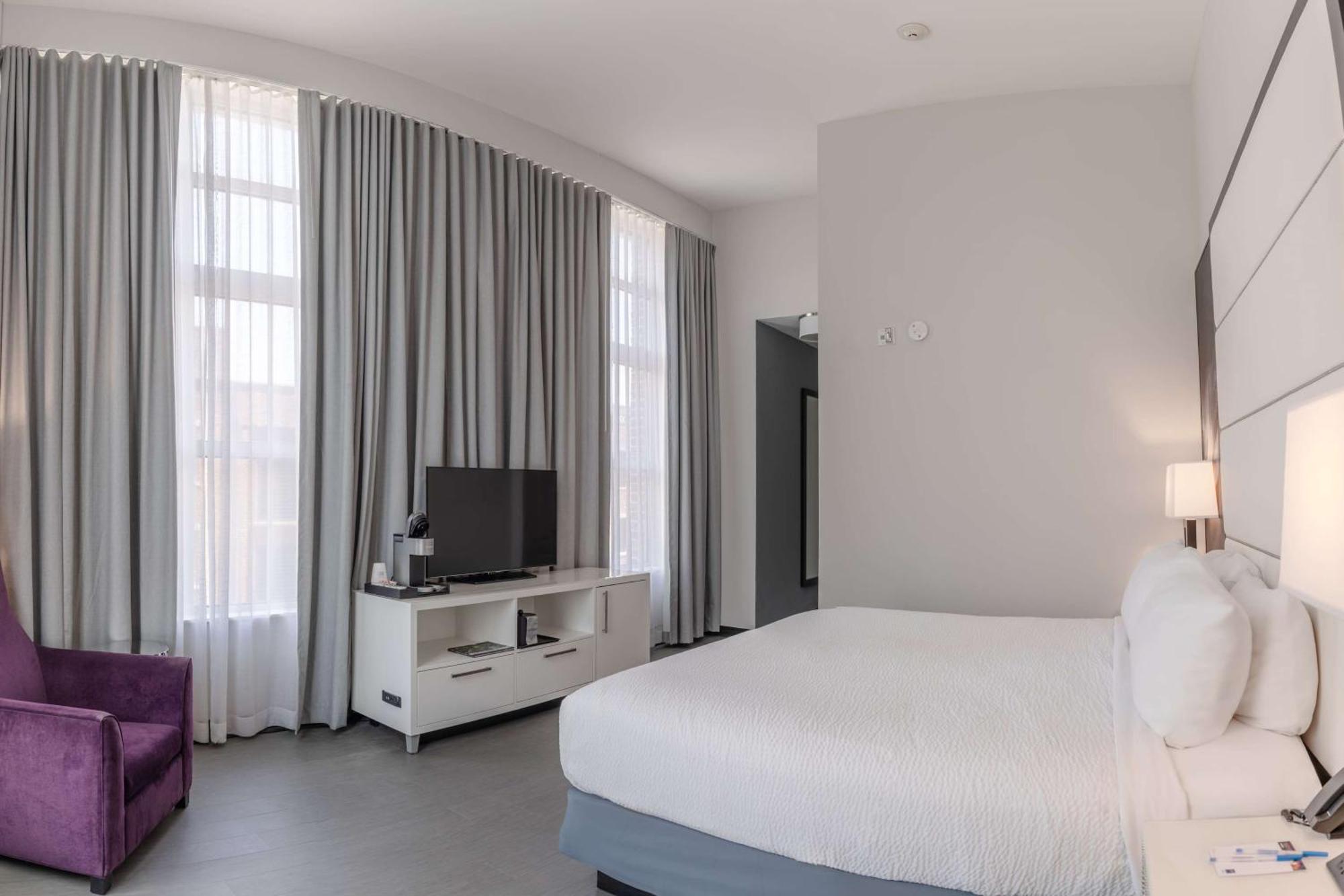 Tryp By Wyndham Savannah Bagian luar foto