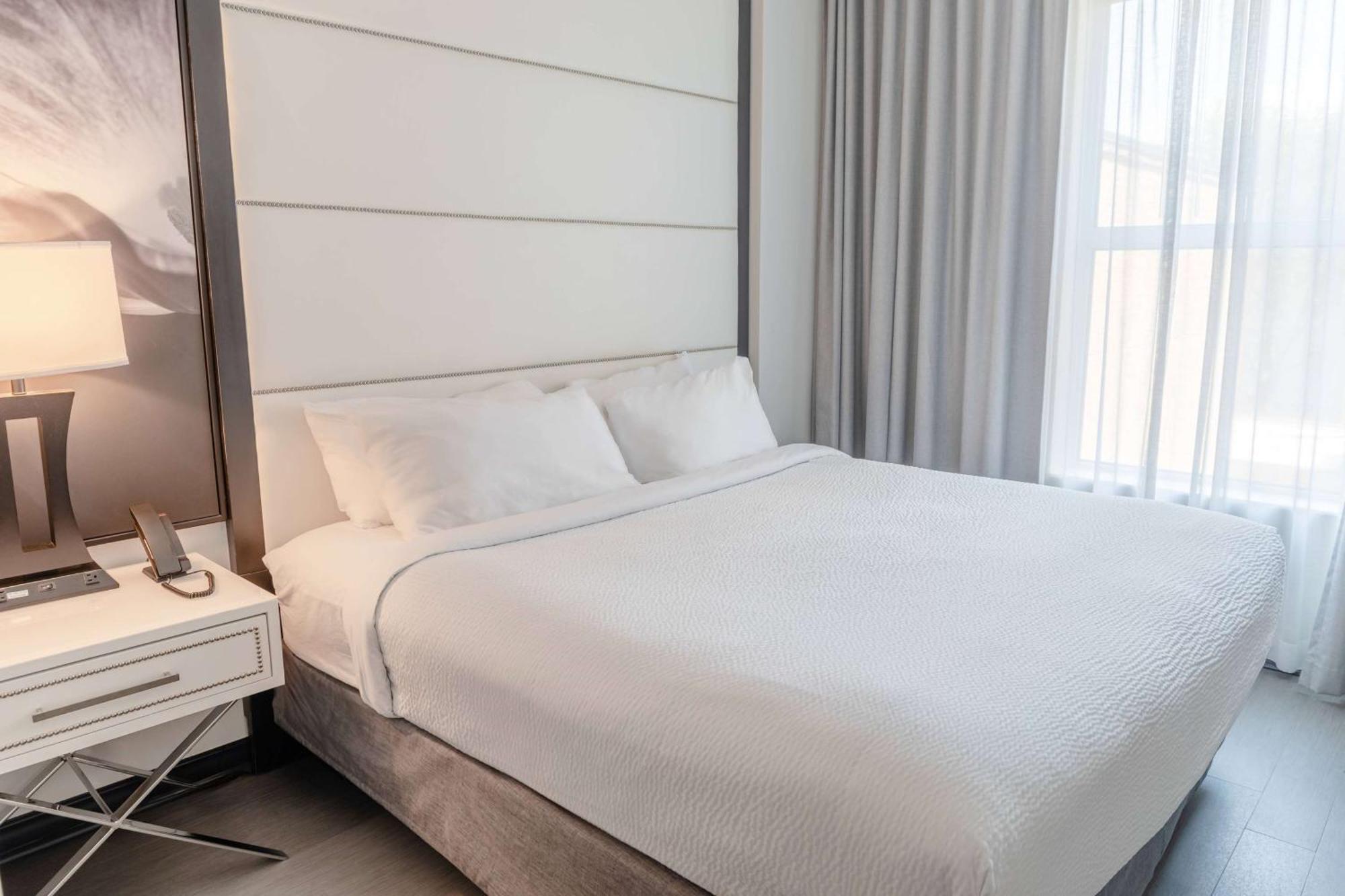 Tryp By Wyndham Savannah Bagian luar foto