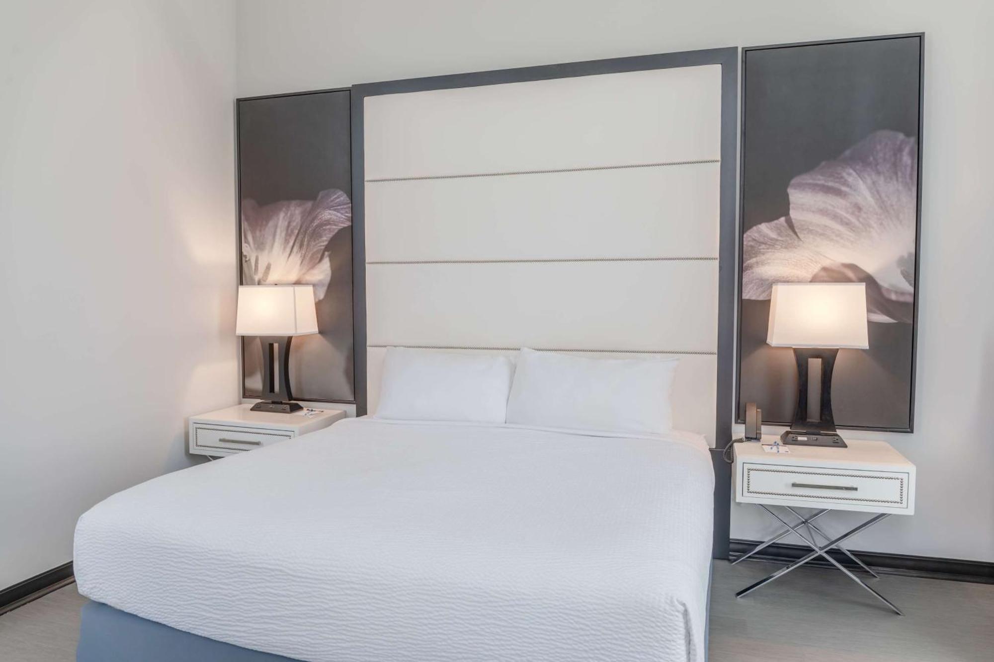 Tryp By Wyndham Savannah Bagian luar foto