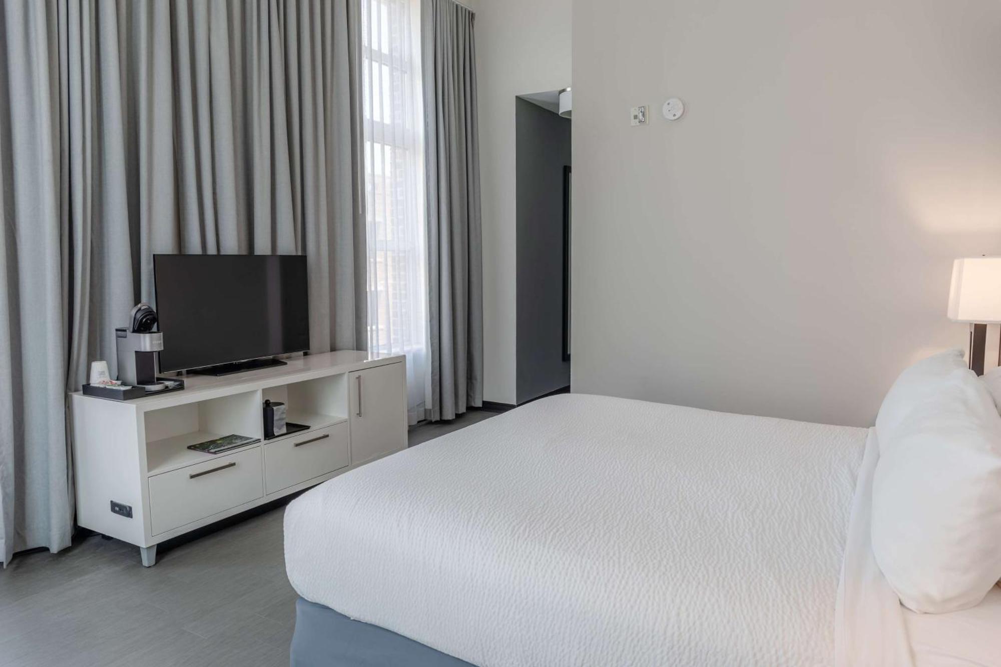 Tryp By Wyndham Savannah Bagian luar foto