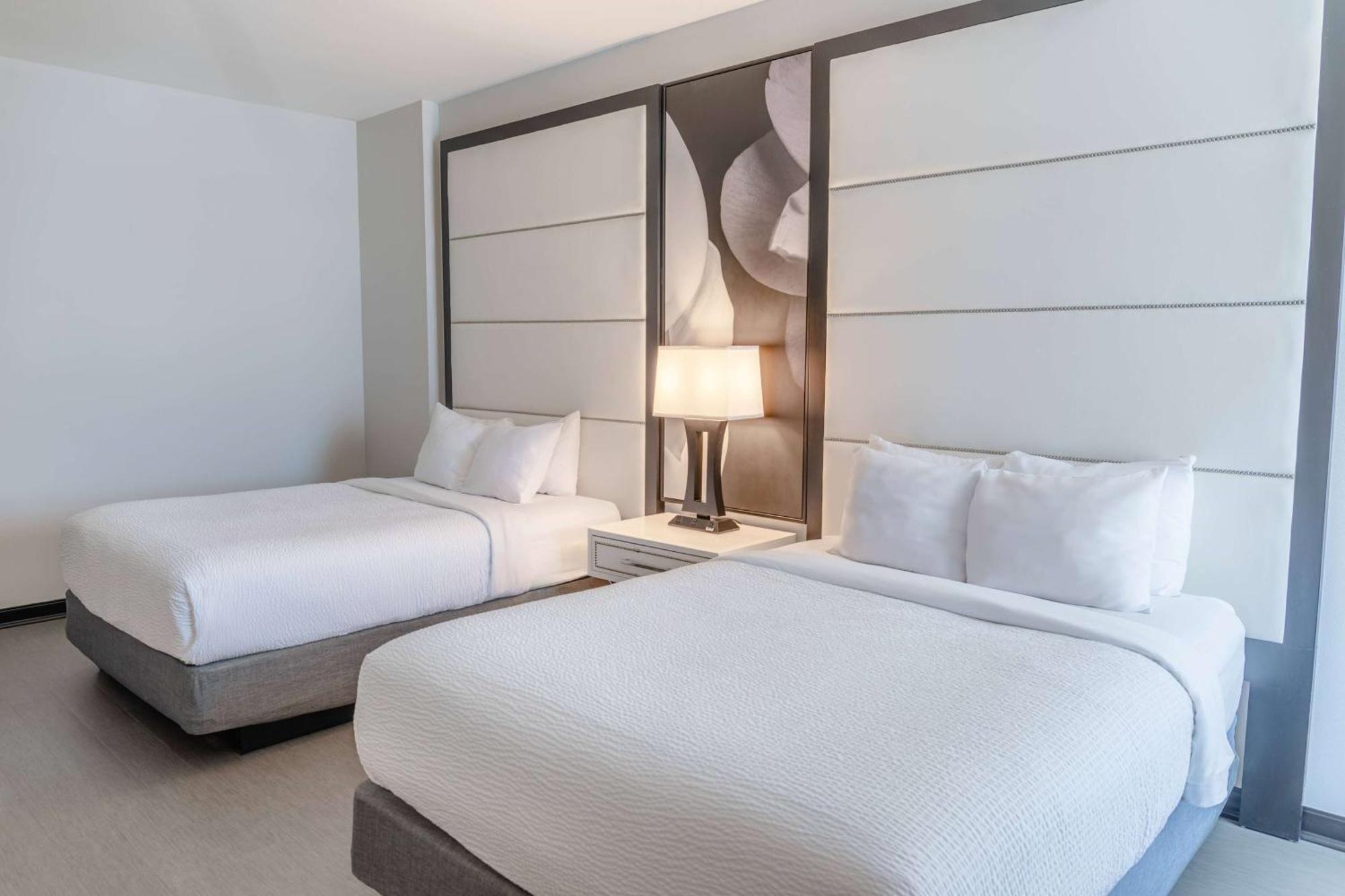 Tryp By Wyndham Savannah Bagian luar foto