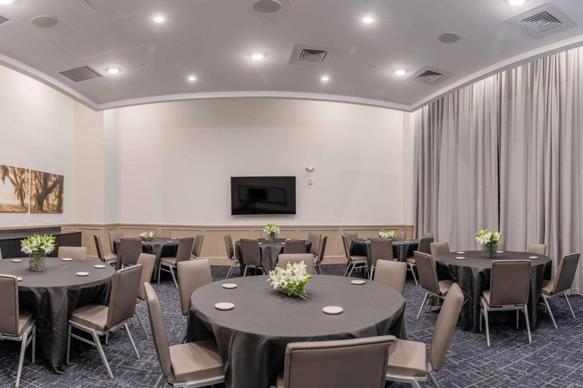 Tryp By Wyndham Savannah Bagian luar foto