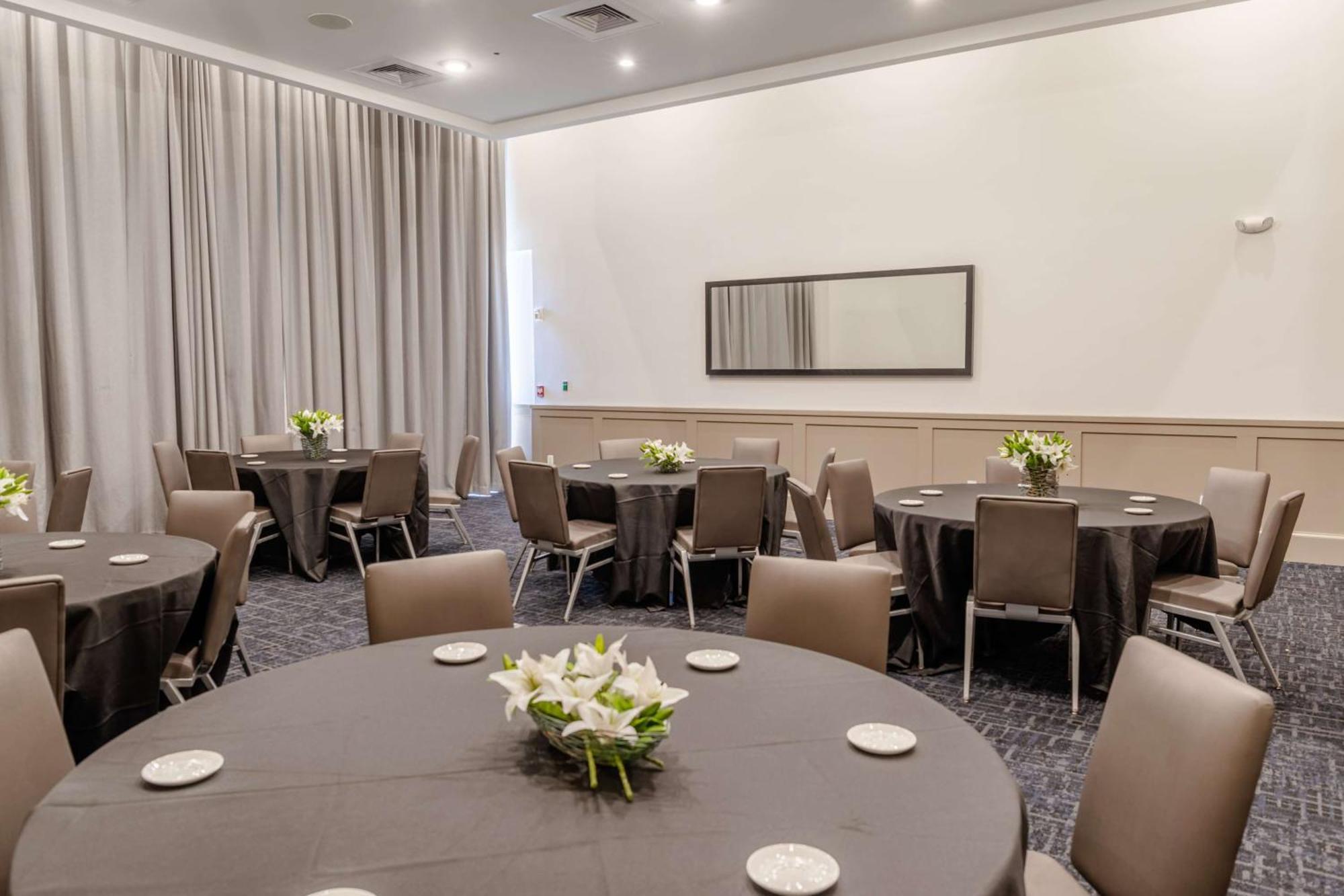 Tryp By Wyndham Savannah Bagian luar foto