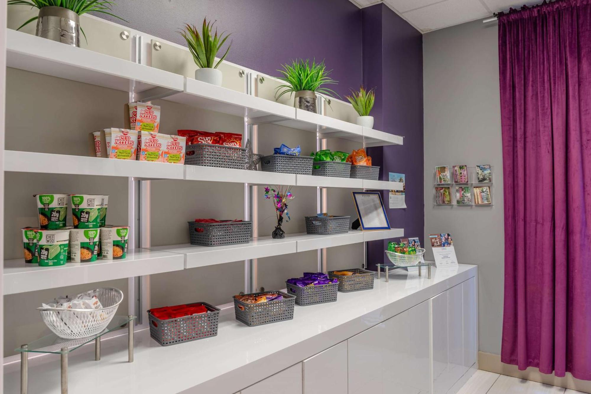 Tryp By Wyndham Savannah Bagian luar foto