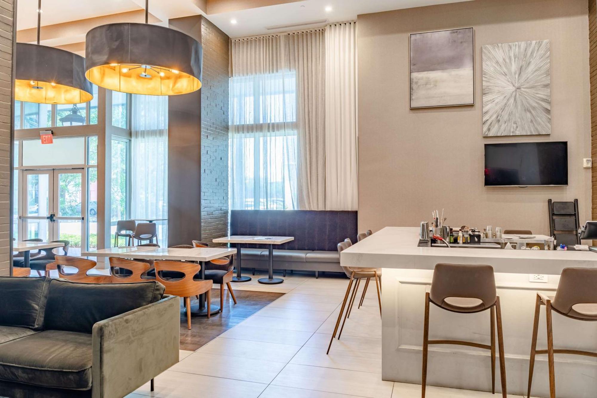 Tryp By Wyndham Savannah Bagian luar foto