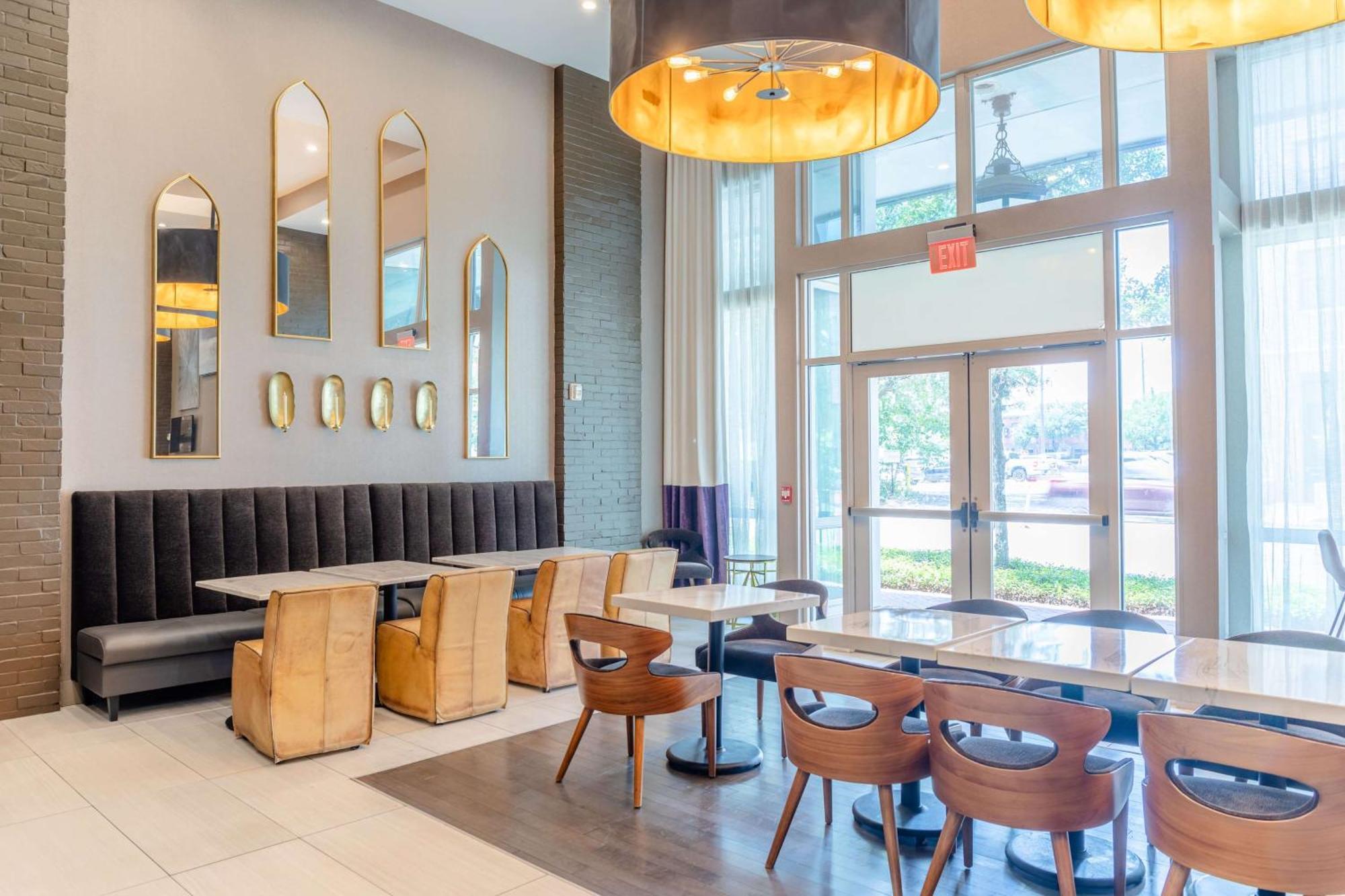 Tryp By Wyndham Savannah Bagian luar foto