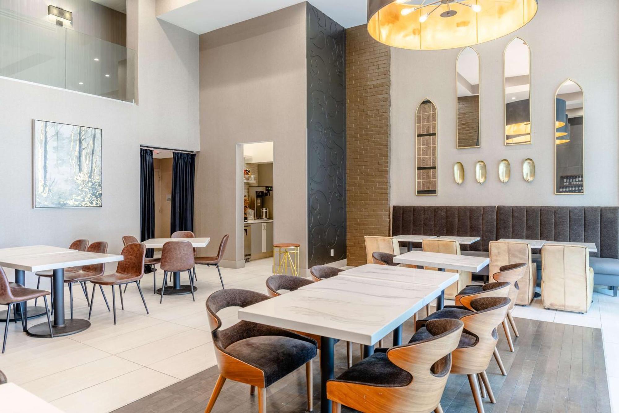Tryp By Wyndham Savannah Bagian luar foto