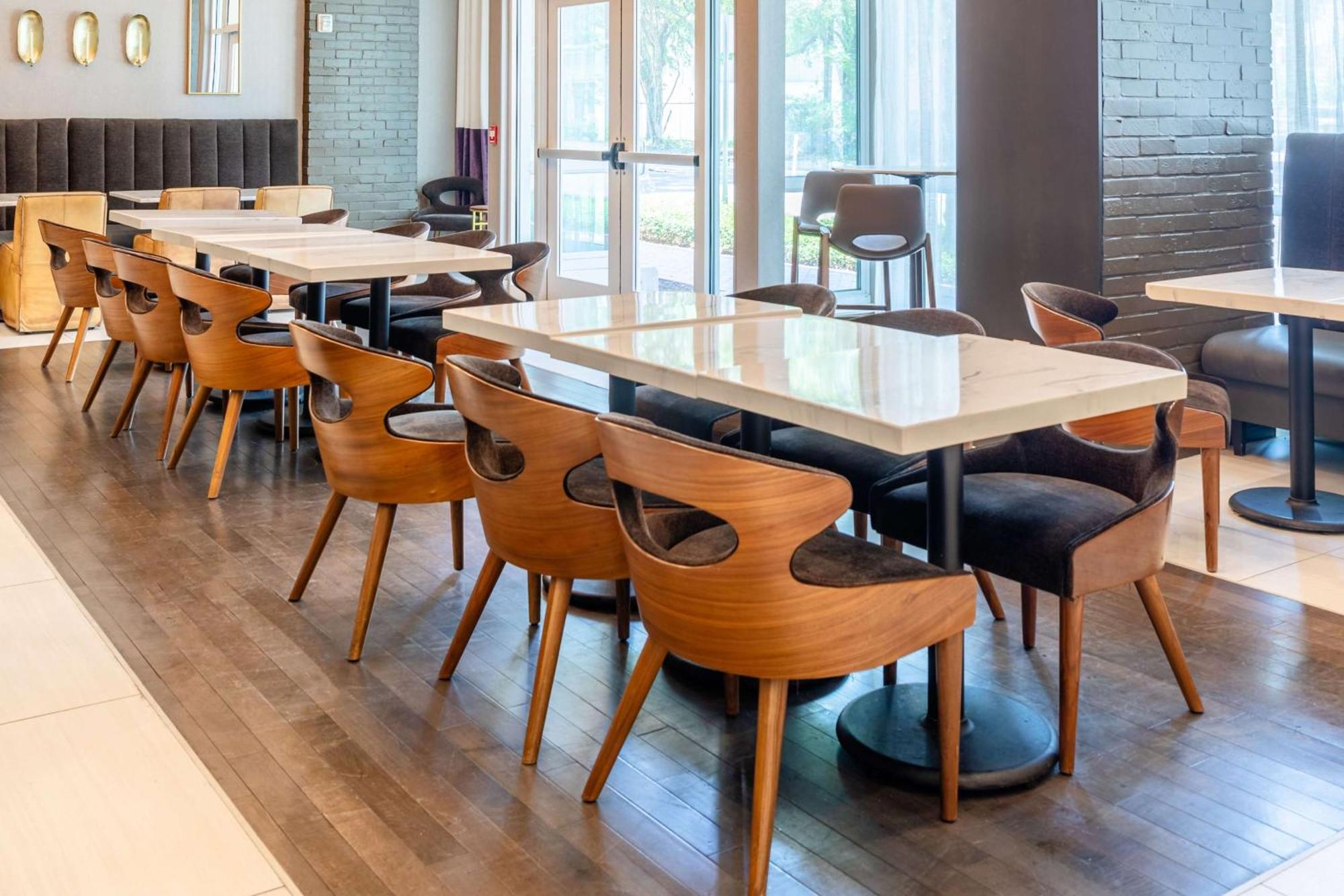 Tryp By Wyndham Savannah Bagian luar foto